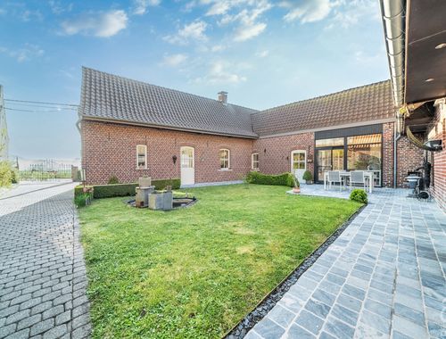                                         Maison à vendre à Esplechin, € 349.000
