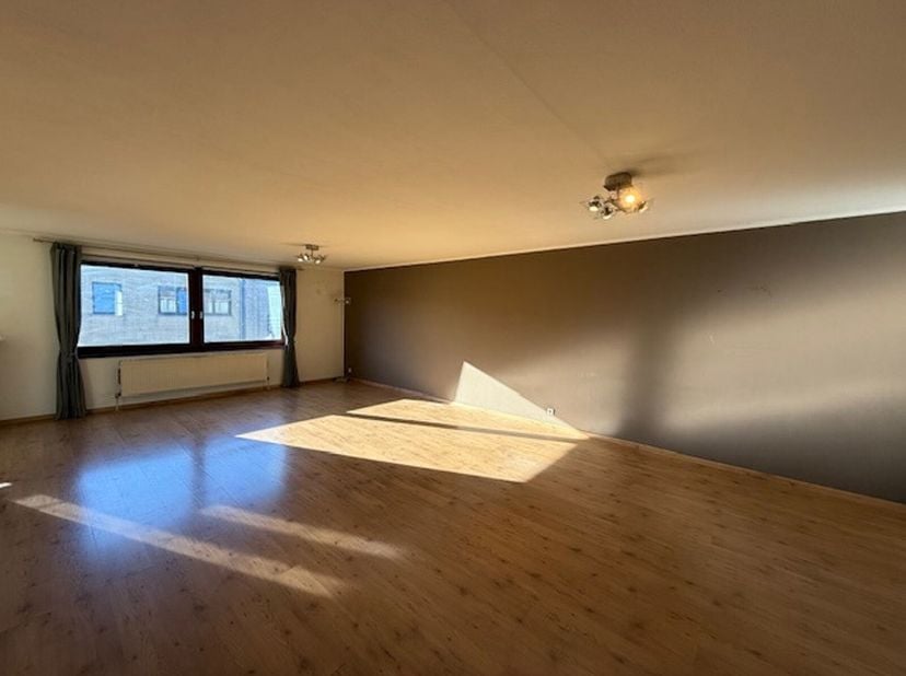 Appartement in het centrum van Mol met 2 slpks, berging,  keuken, ruime leefruimte, badkamer en garage.