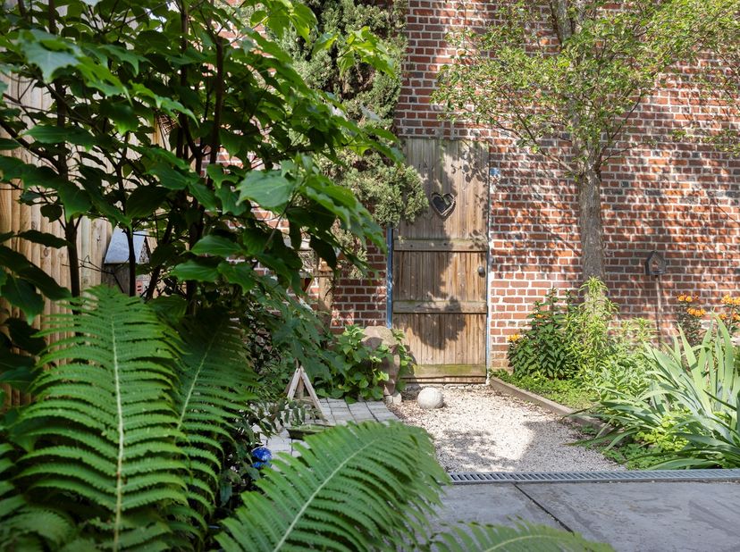 In de www.leopoldstraat2.be in Zwevegem stellen we jou graag deze woning voor.  Een best wel bijzondere art-deco gevel brengt ons ook een bijzondere w