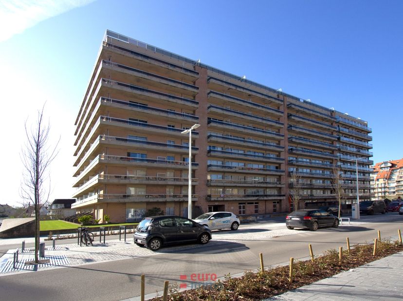 Bent u op zoek naar een oplossing voor uw parkeerprobleem? Zou u daarbij ook graag wat kunnen stockeren? Dan kan mag u deze garage niet missen!&lt;br /&gt;