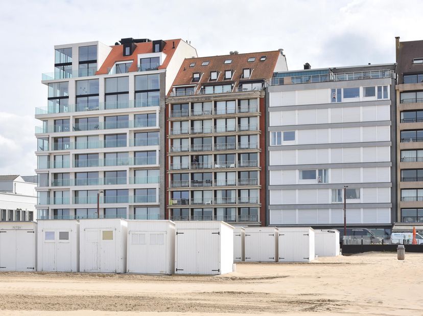 Appartement Exceptionnel de 2 chambres à coucher avec de belles finitions à proximité du Casino, sur le front de mer à Albertstrand.&lt;br /&gt;
Possibilité