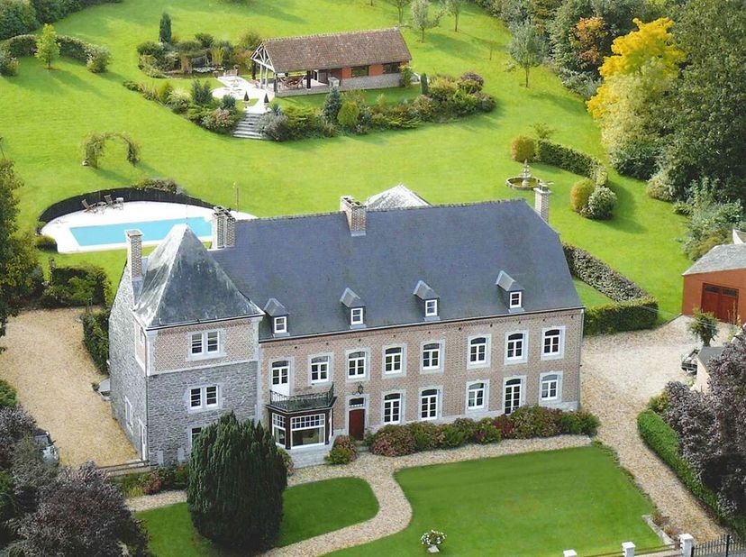 Propriété de Prestige en Bord de Meuse (Namur)&lt;br /&gt;
Découvrez cette majestueuse propriété du XVIIIe siècle (1710). Ce joyau de larchitecture Mosane a