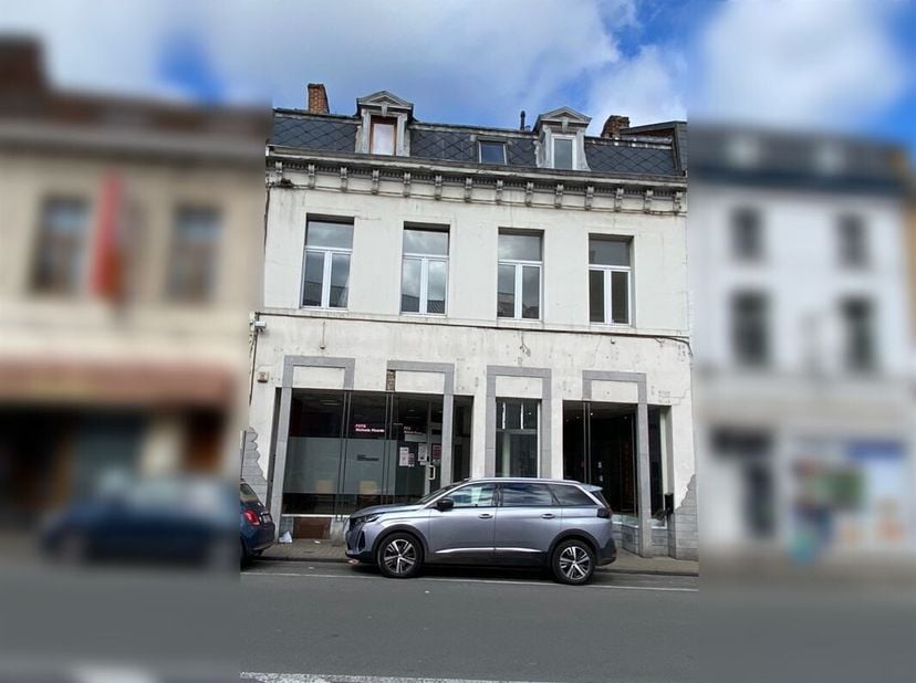 Surface commerciale dune superficie de +/-36 m² idéalement située au centre-ville de Péruwelz avec parking à proximité.&lt;br /&gt;
LOYER MENSUEL : 450€ + f