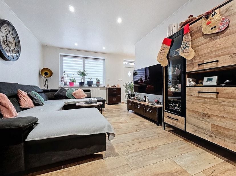 Prix: Offre à partir de 200.000 euros, frais d&#039;agence non inclus et à charge de l&#039;acquéreur.&lt;br /&gt;
Chouette maison habitable rapidement comprenant: &lt;b