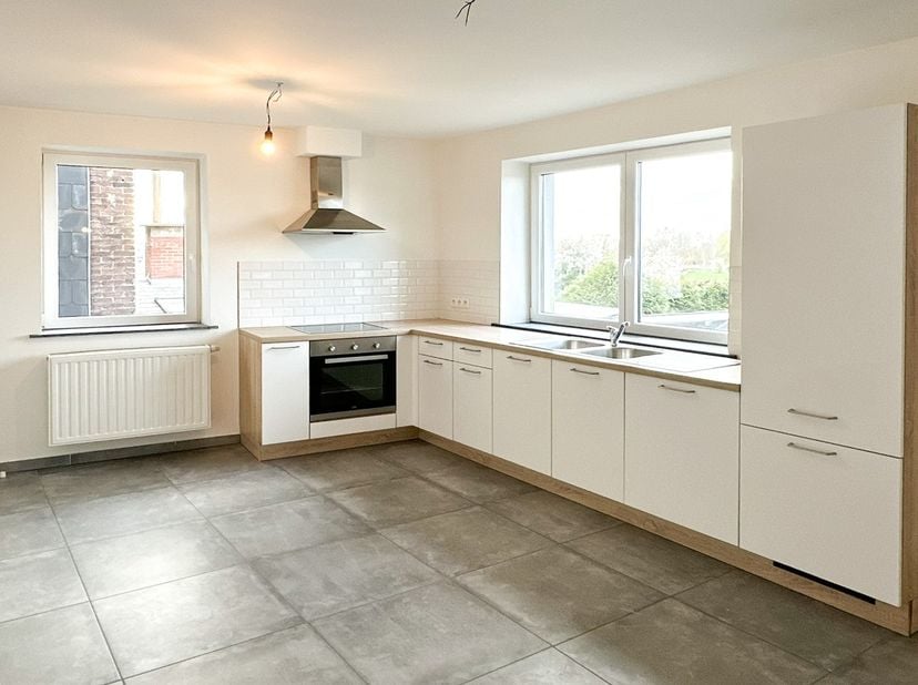 &quot;&quot;&quot; SOUS OPTION &quot;&quot;&quot;&lt;br /&gt;
&lt;br /&gt;
A Morlanwelz, et plus précisément à Mont-Sainte-Aldegonde, bel appartement de type duplex  3 chambres au 1er étage d&#039;