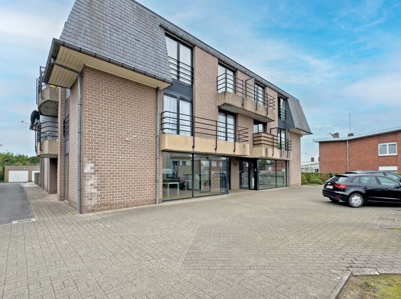 Handelspand 155m² is ingedeeld als volgt: open bureauruimte met open kitchenette, apart toilet, aparte badkamer, vergaderzaal en 2 aparte kantoorruimt