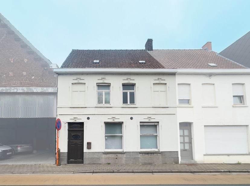 Gelegen nabij het stadscentrum en alle voorzieningen, biedt deze ruime woning  een functionele indeling en veel inrichtingsmogelijkheden.&lt;br /&gt;
Op het