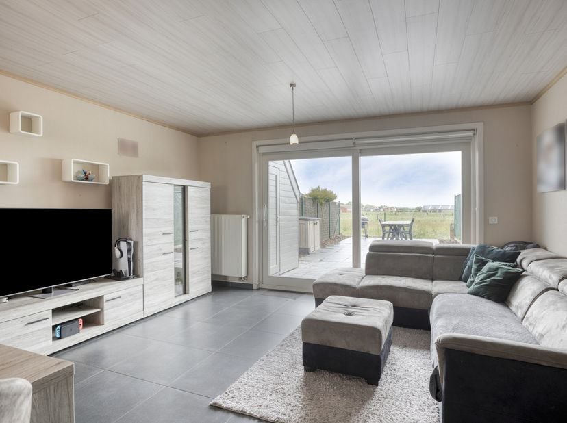 Maison moderne et prête à emménager dans un quartier calme du village de Westende. Construit en 2010. Situé à seulement 1 km de la mer et à proximité