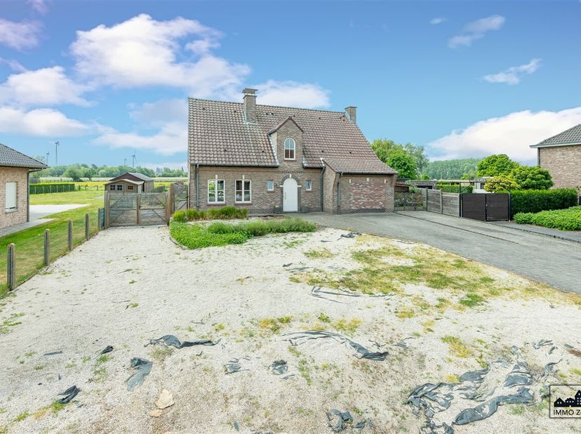 HEURES DE VISITE (SUR RENDEZ-VOUS) : 07/06 10H-12H&lt;br /&gt;
Vous cherchez une maison familiale spacieuse avec un grand terrain pour les chevaux ? Une mai
