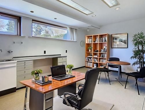                                         Bureaux à louer à Eeklo, € 820
