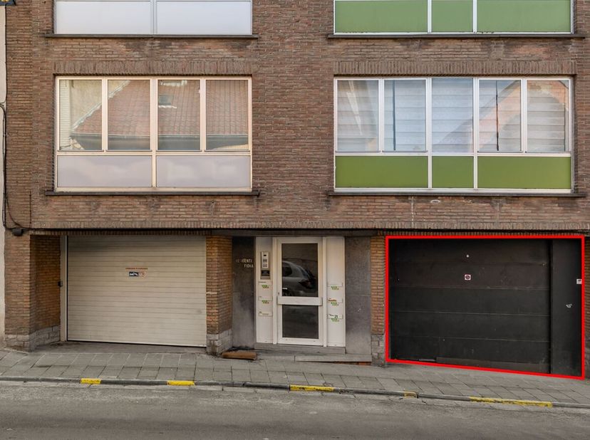 Garage à vendre
                    à 9300 Aalst