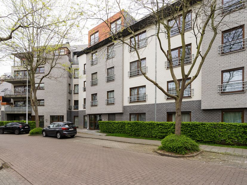 EVERE, idéalement situé à proximité du quartier Paduwa et de lOTAN, magnifique APPARTEMENT DUPLEX (3Ch/Bur/2sdb) de 120m² habitables avec une belle te
