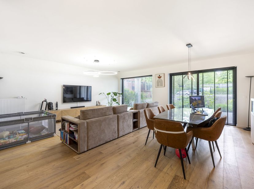 Ruim &amp; modern gelijkvloers appartement in Steendorp&lt;br /&gt;
Dit recent gebouwd appartement (2021) bevindt zich in de Gelaagstraat te Steendorp, een rust