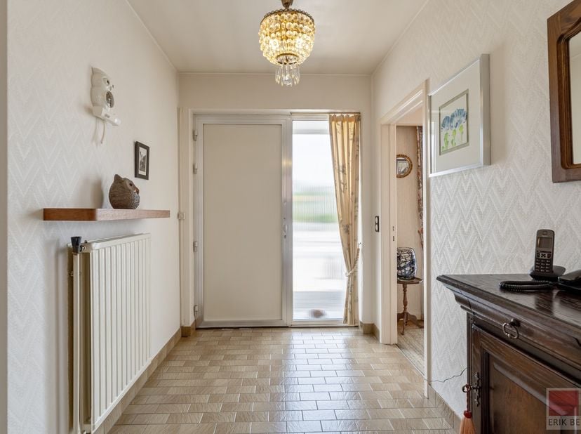 Deze op te frissen bungalow van circa 130 m² is gelegen in een rustige, groene wijk van Genk, ideaal voor wie houdt van rust. &lt;br /&gt;
De woning is voor
