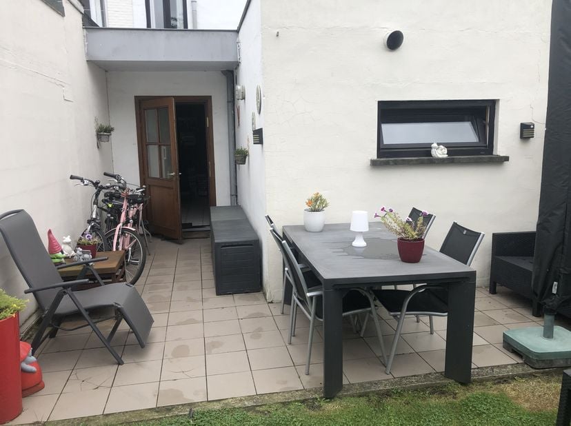 Zeer ruime en goedgelegen woning met 4 slaapkamers&lt;br /&gt;
&lt;br /&gt;
IMMOKANTOREN GELIEVE NIET TE REAGEREN AUB-&lt;br /&gt;
&lt;br /&gt;
Zeer ruime en goedgelegen woni