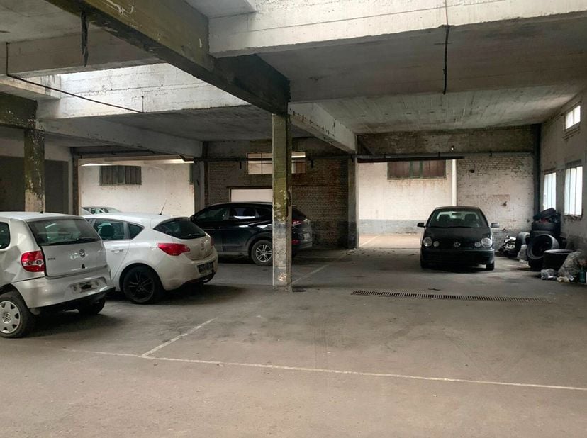 Garage à vendre
                    à 2100 Deurne