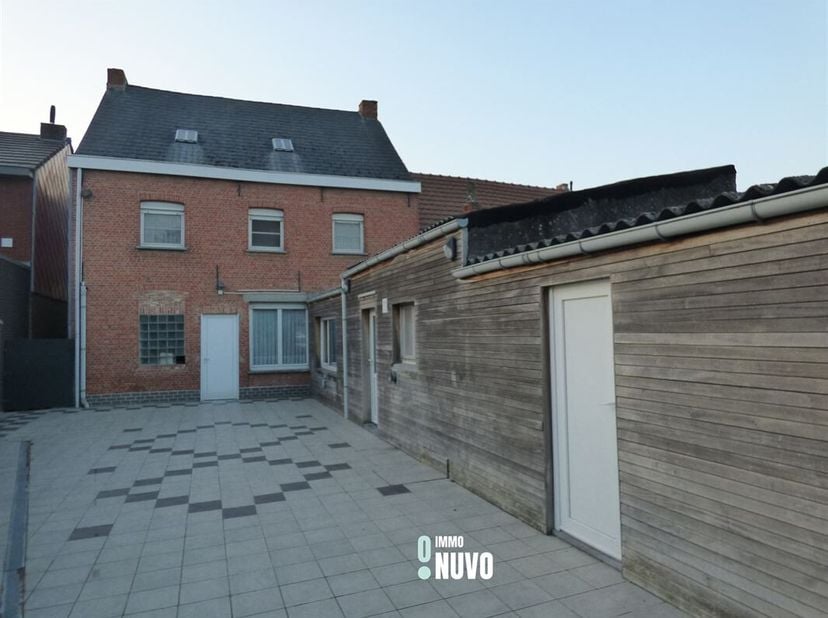 Charmante woning met 4 slaapkamers te Willebroek&lt;br /&gt;
Deze charmante woning, gelegen op een invalsweg naar Willebroek, biedt een ideale gelegenheid v