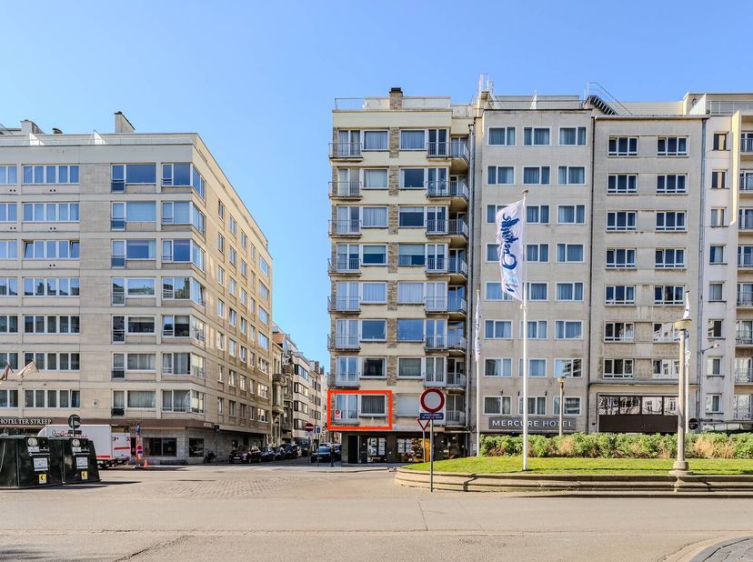Découvrez les possibilités inégalées de ce spacieux appartement de 3 chambres, situé sur la prestigieuse avenue Léopold II à Ostende. En attente d&#039;une