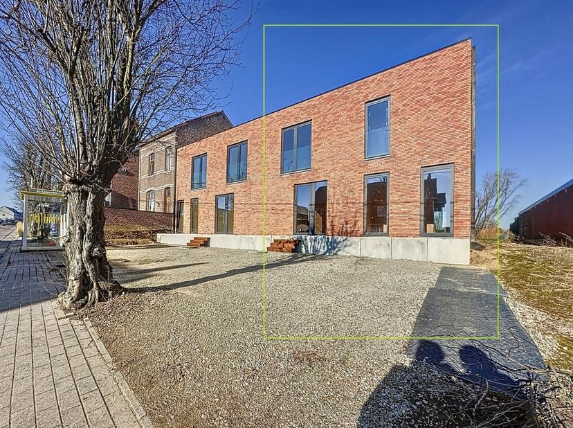 * prijs exclusief registratierechten op grondwaarde en BTW op constructie *&lt;br /&gt;
Ben je op zoek naar een zeer ruime, moderne woning met tal van mogel