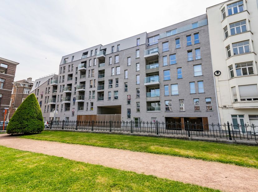 Idéalement situé, face au jardin de l&#039;Eglise Saint-Jacques (Place Emile Dupont), ne manquez pas cet appartement neuf présentant une surface de 116,74m