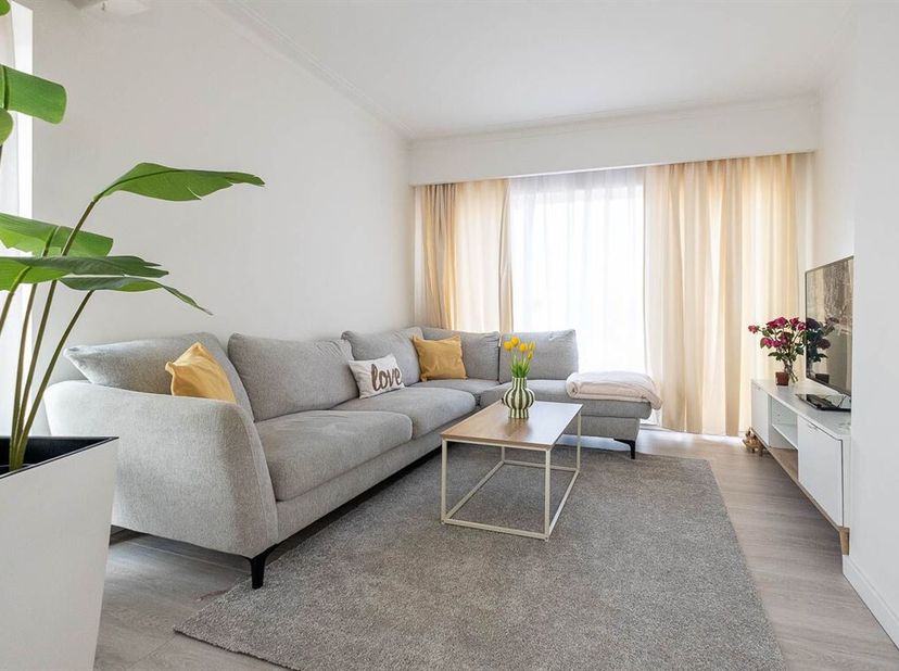 Ligging:&lt;br /&gt;
Gerenoveerd en aangenaam appartement op de 2de verdieping (zonder lift) van een klein gebouw, goed gelegen in Borsbeek, 50m van openbaa