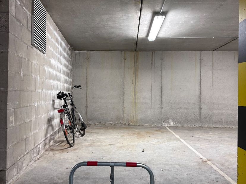 Garage à vendre
                    à 8470 Gistel