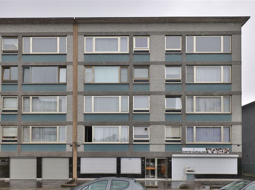 Dit gerenoveerde gelijkvloers appartement is gunstig en centraal gelegen aan de bekende Lambrechtshoekenlaan. In de nabije omgeving bevinden zich dive