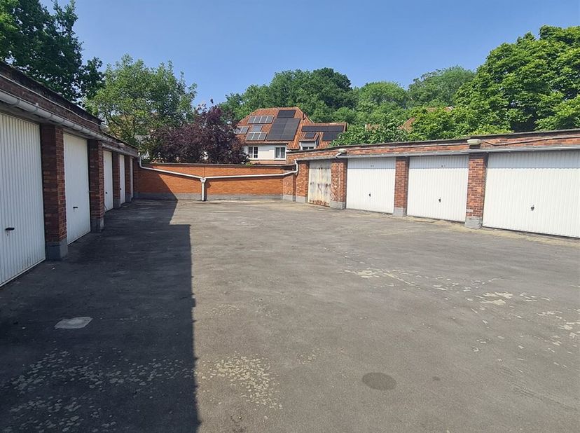 Garagebox in hartje Mortsel!&lt;br /&gt;
Bent u op zoek naar een veilige en vlot bereikbare plaats om uw wagen, fiets of extra materiaal op te bergen? Dan i