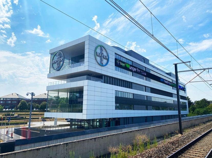 Les espaces de bureaux ultramodernes « The Pulse » (l&#039;ancien bâtiment de Bayer) sont situés dans le quartier de l&#039;aéroport à Zaventem. La gamme complè
