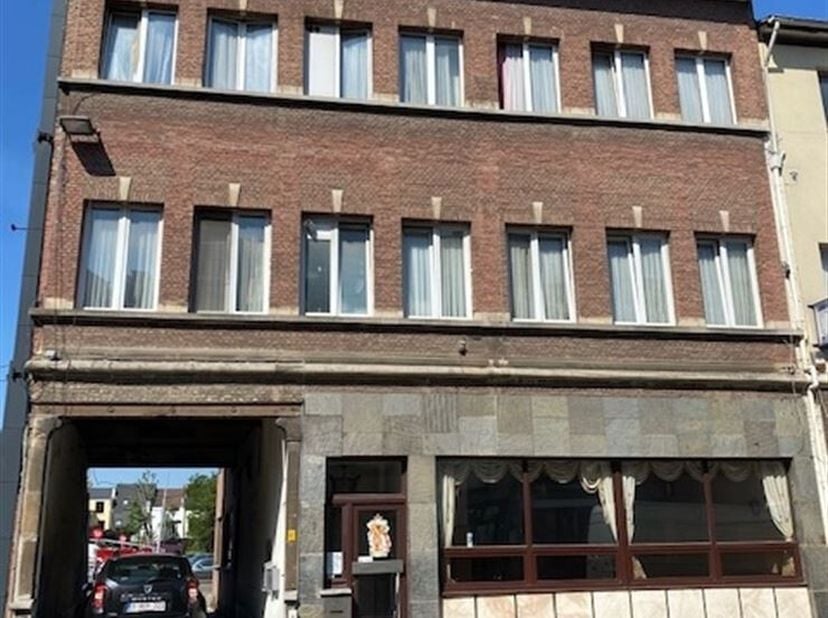 HOBOKEN-CENTRUM - A LOUER - GRANDE ZONE DE COMMERCE DE 325m² AVEC MAGAZINE (anciennement restaurant chinois &quot;Shun Fu&quot;)&lt;br /&gt;
Prix : 3.500,00 euro/mois