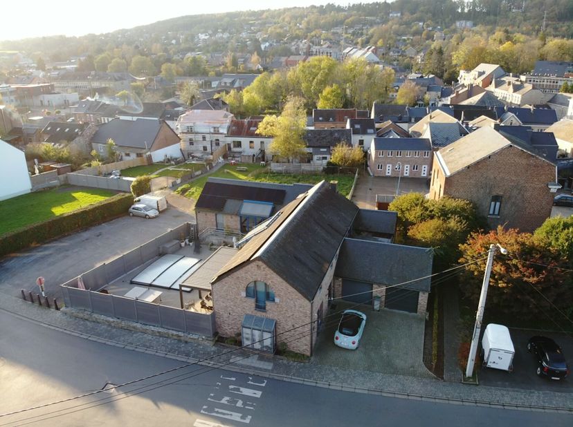 Offre àpd 695.000euro : Grande villa 4 chambres avec terrasse et piscine, située dans dans une rue calme du village de Barvaux, à 3 km du centre de Du