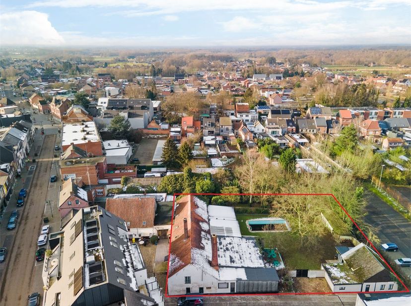 Potentiële projectgrond van 1740 m² te koop in het commerciële centrum van Heist-op-den-Berg.&lt;br /&gt;
&lt;br /&gt;
Deze potentiële projectgrond is gelegen aan