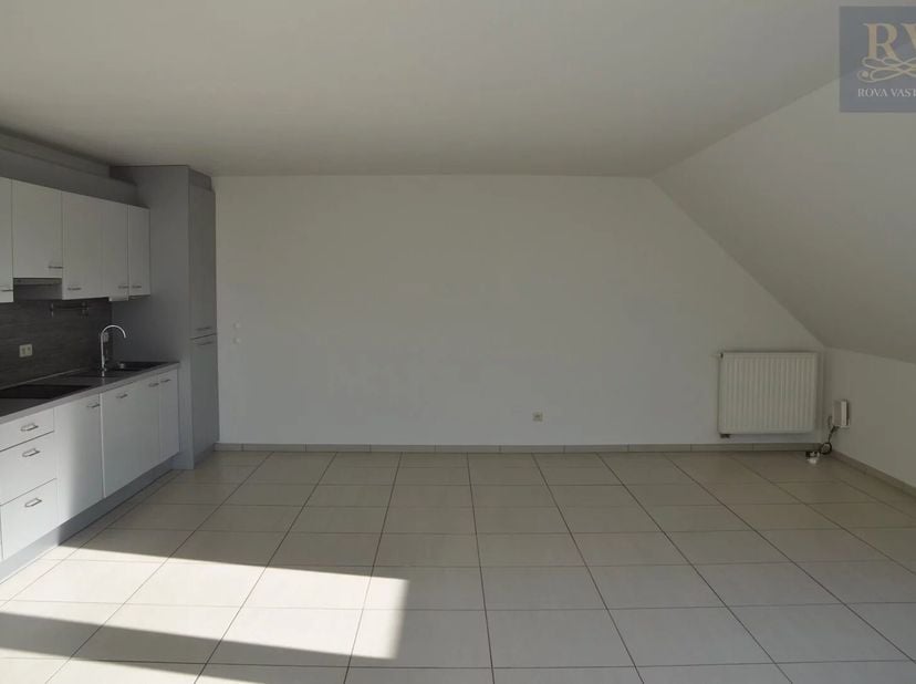 KNAP APPARTEMENT VAN 81M² MET ZONNIG TERRAS IN HASSELT CENTRUM MET ONDERGRONDSE PARKEERPLAATS&lt;br /&gt;
Op zoek naar een aangenaam en lichtrijk appartemen