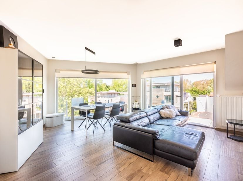 Dans la résidence Cauxyde, prestigieuse et récente (2017), située dans le village de Koksijde, nous vous proposons ce magnifique appartement d&#039;angle a