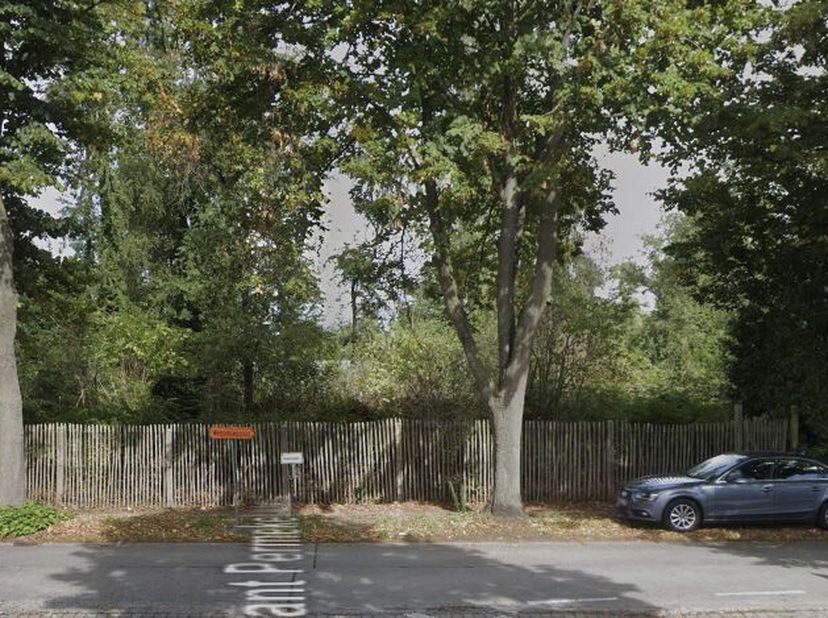 Ruim perceel grond, grotendeels gelegen in zone voor woningbouw. &lt;br /&gt;
  &lt;br /&gt;
In deze prachtige avenue in Sint-Martens-Latem treffen we dit ruim pe