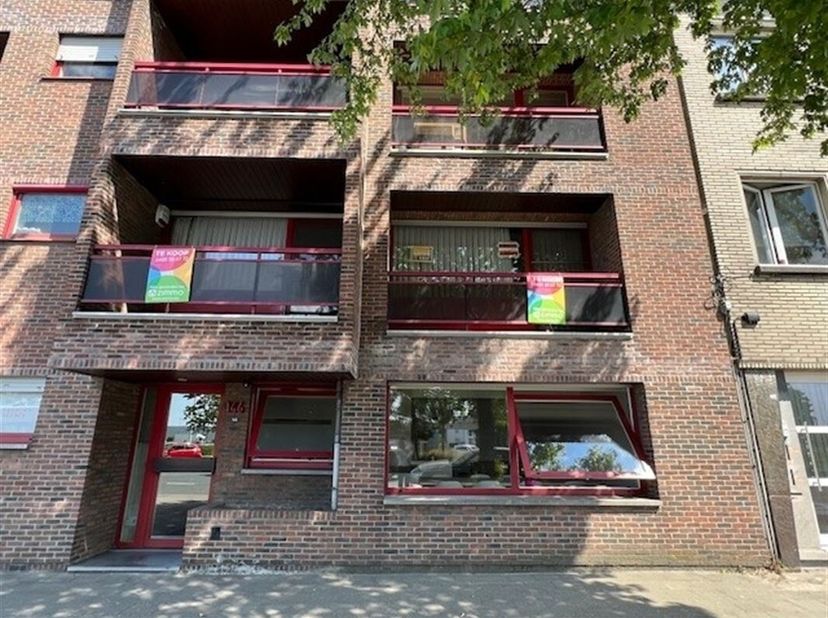 Dit instapklare appartement met drie slaapkamers is gelegen nabij het centrum van Boom en De Schorre.  De woonkamer met prachtige parketvloer biedt to