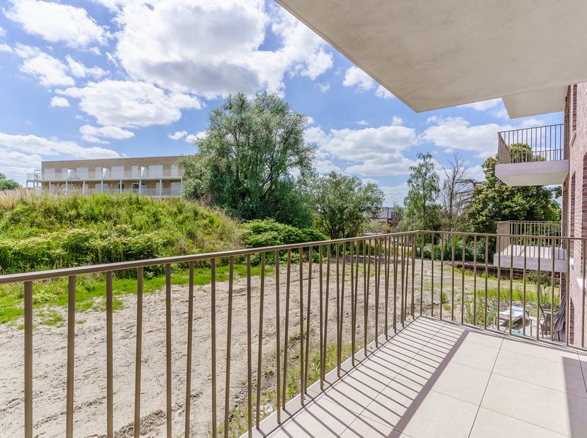 GENIET NU VAN HET VOORDELIGE 6% BTW TARIEF *&lt;br /&gt;
BINNENKORT OPLEVERING&lt;br /&gt;
 Ligging en omgeving:&lt;br /&gt;
In hartje Gavere langs de Onderstraat, op w