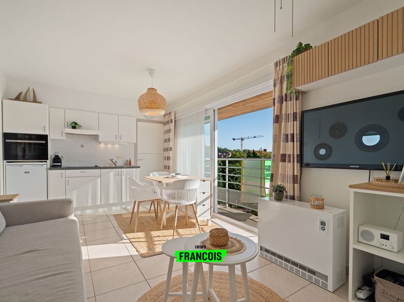 Gelegen in de residentie &quot;Green Garden&quot;, vinden we dit prachtige 1 slaapkamer appartement. Dit is een uniek project op wandelafstand van het centrum v