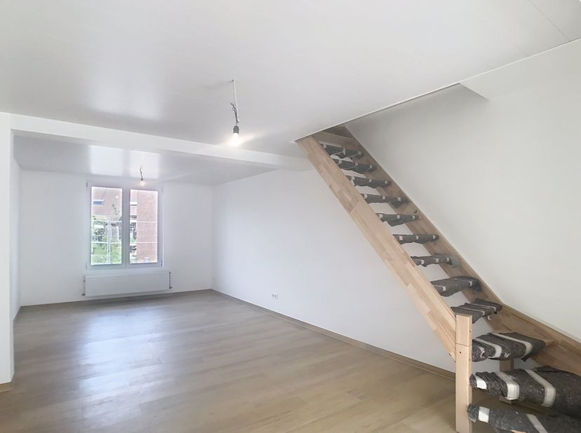Vous recherchez une maison à louer prête à emménager à Ypres? Découvrez cette maison récemment rénovée de la Sterrestraat 6, idéalement située dans un