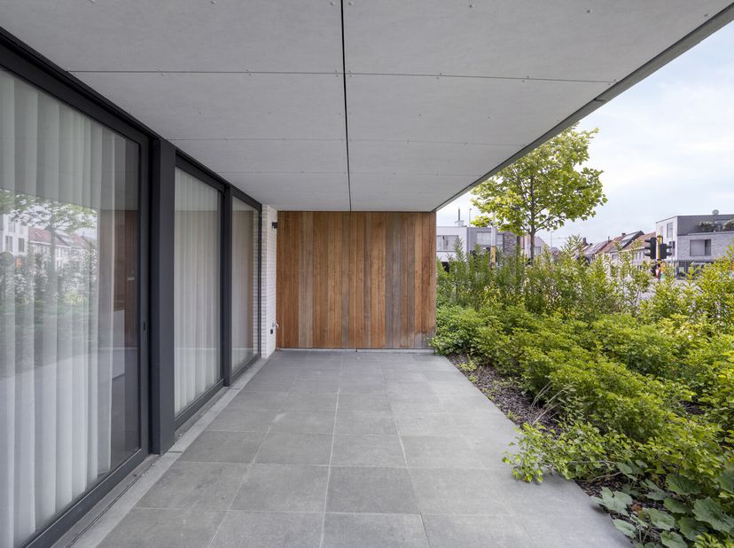 Dit nieuwbouw appartement met mogelijkheid tot kantoor of praktijk heeft een totale oppervlakte van ca. 117m². Het modern appartement is heel energiez