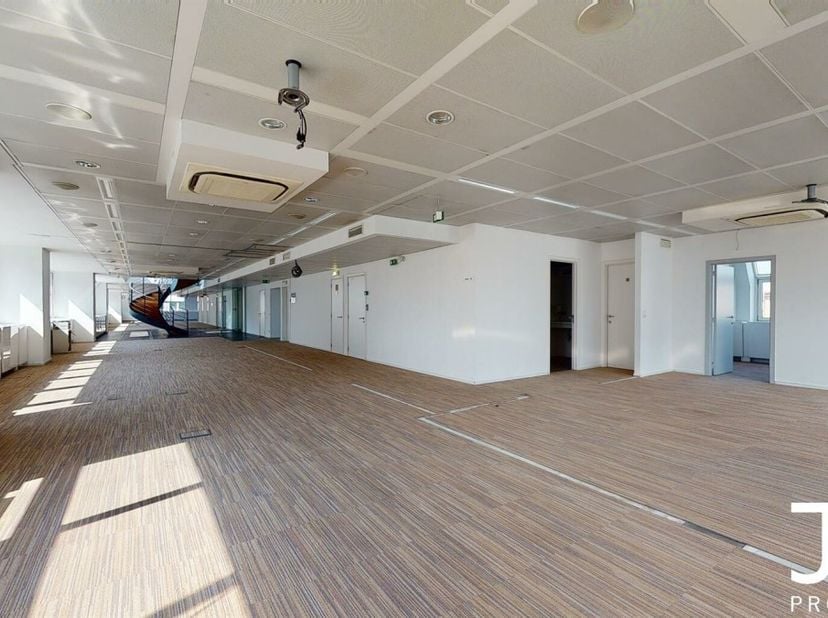 Visite virtuelle disponible en cliquant sur le logo 360° en bas à gauche de la photo ou en bas à droite de ce descriptif texte.&lt;br /&gt;
 SofaVisit by J&amp;