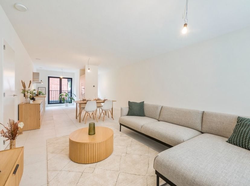 Ontdek dit prachtige appartement in het nieuwbouwproject JUUT, gelegen op een steenworp van de Schelde. Dit stijlvolle project combineert modern comfo