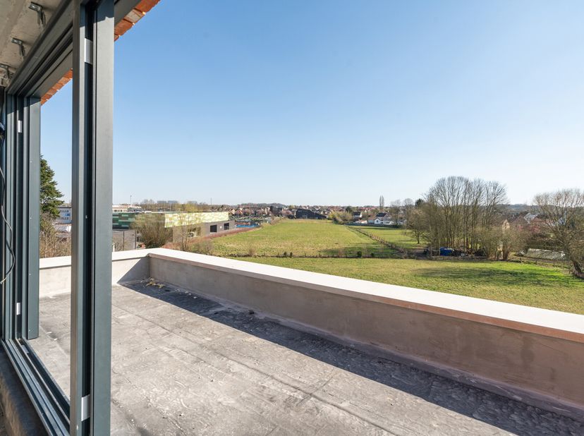 Deze unieke penthouse is gelegen op de 3de verdieping van Residentie Ferentino.&lt;br /&gt;
Van hieruit geniet je van een prachtig verzicht op de achtergele