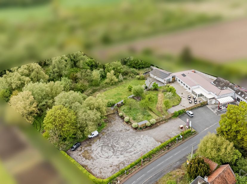 Uw project van leven en werk Turnkey wacht op u! Op de grens van Doornik en Saint-Amand biedt dit vastgoedcomplex een unieke kans om zich te vestigen