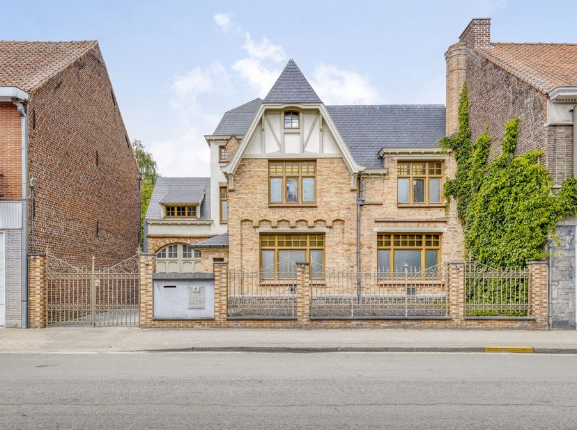 De snelste manier om een bezoek te brengen aan deze woning? Vraag je bezoek aan via de rode knop op onze website (www.dewaele.com) en je wordt geconta