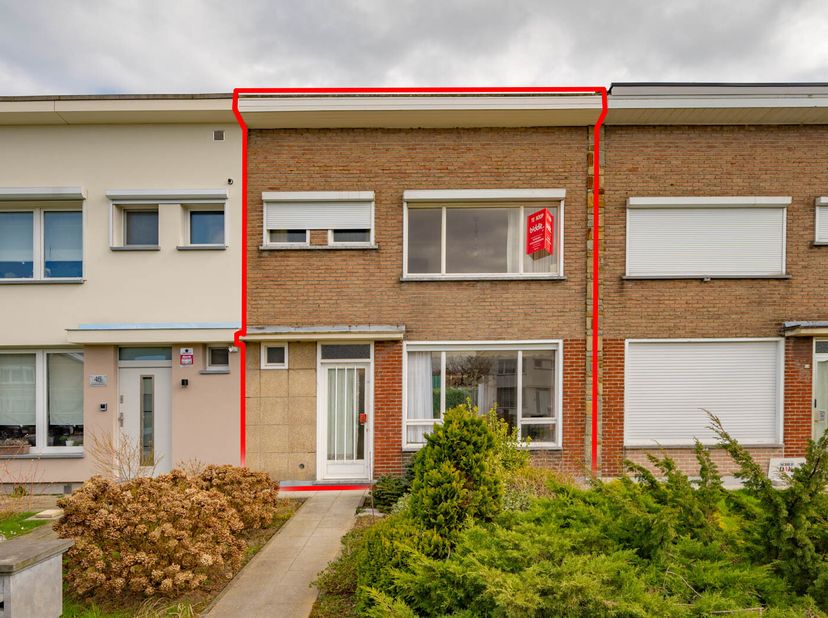 TE RENOVEREN RIJWONING MET TUIN    &lt;br /&gt;
 &lt;br /&gt;
 &lt;br /&gt;
Rustig gelegen rijwoning met tuin nabij centrum Willebroek.  &lt;br /&gt;
De woning bestaat uit ee