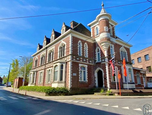                                         Kantoorgebouw te koop in Kortrijk, € 450.000

