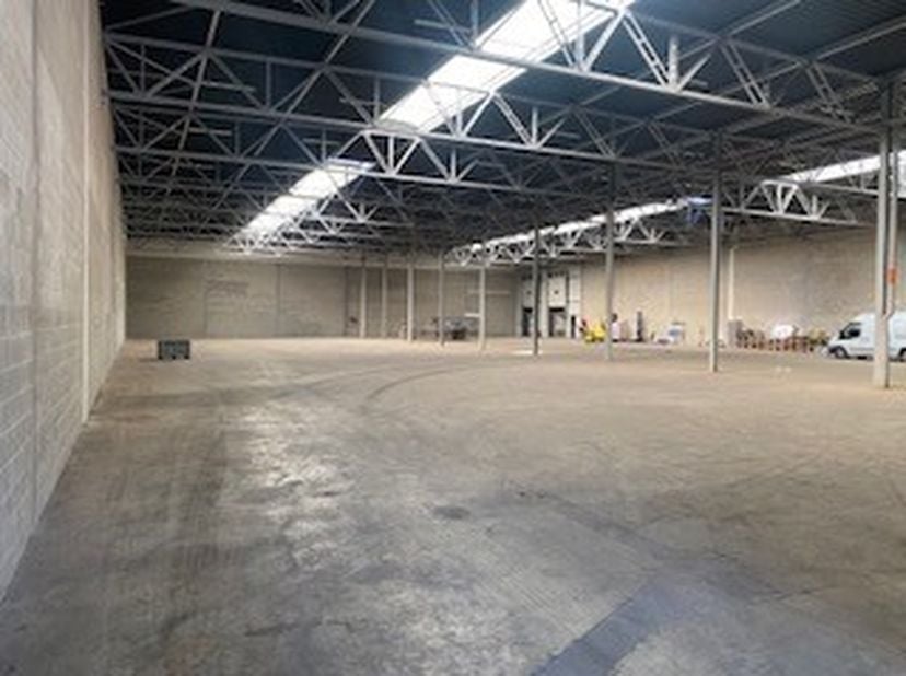 Entrepôt à Dilsen-Stokkem – 2.680 m²&lt;br /&gt;
&lt;br /&gt;
Entrepôt industriel de 2.680 m² avec possibilité d’ajouter un bureau de 630 m².&lt;br /&gt;
Bel entrepôt a