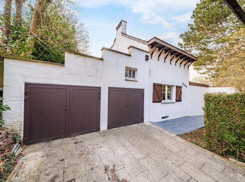 Proche de toutes les commodités, We Invest Centre Hainaut vous présente cette villa au charme exceptionnel, habitable de plain-pied, nichée dans un éc