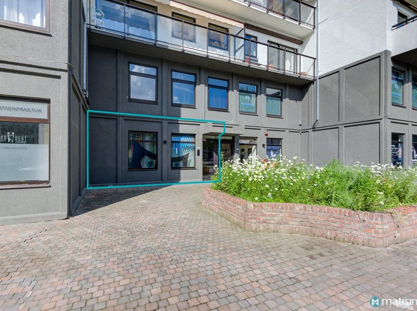 RUIME KANTOORRUIMTE (109M2) MET KEUKEN EN PARKEERPLAATSEN OP CENTRALE LIGGING TE HASSELT&lt;br /&gt;
&lt;br /&gt;
*** Bekijkt U dit handelspand via een aanverwant